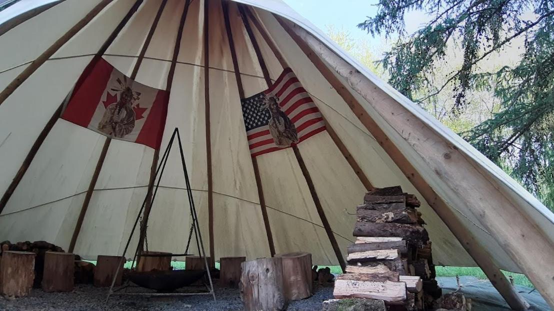 Levaltipis Hotell Saint-Gâtien-des-Bois Exteriör bild