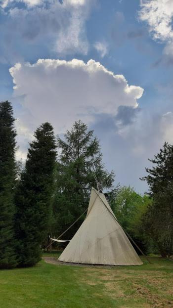 Levaltipis Hotell Saint-Gâtien-des-Bois Exteriör bild