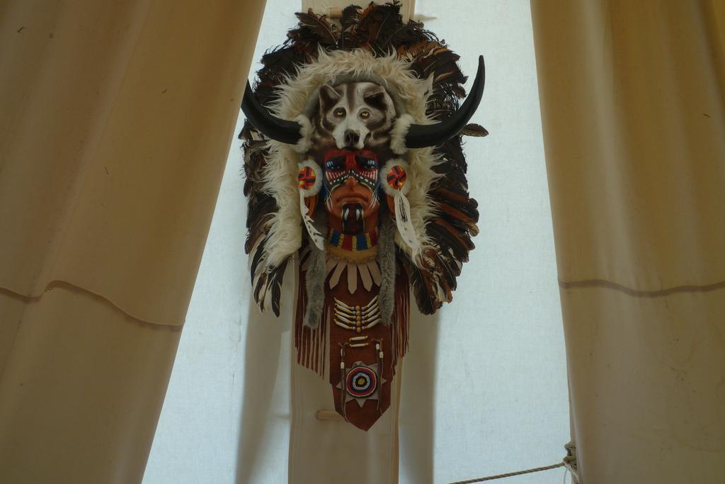 Levaltipis Hotell Saint-Gâtien-des-Bois Rum bild