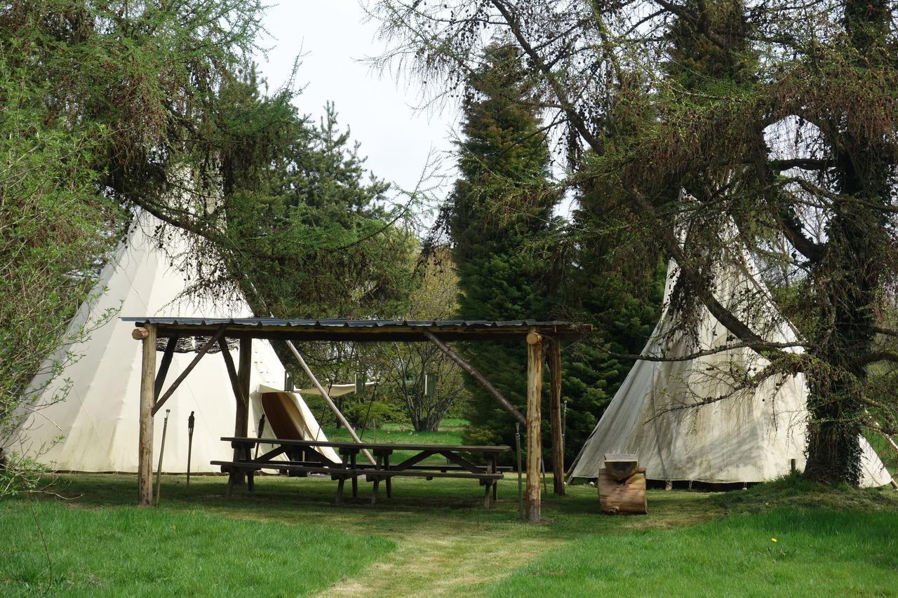 Levaltipis Hotell Saint-Gâtien-des-Bois Exteriör bild